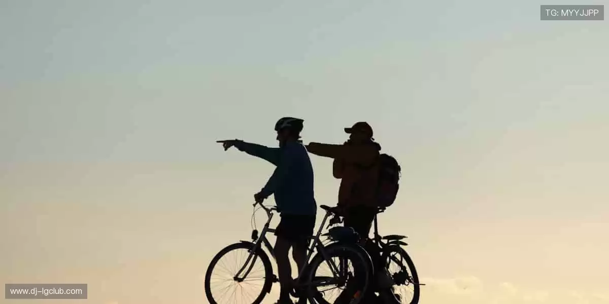 🎁【周边商城】限量潮品，把偶像的荣耀穿在身上！